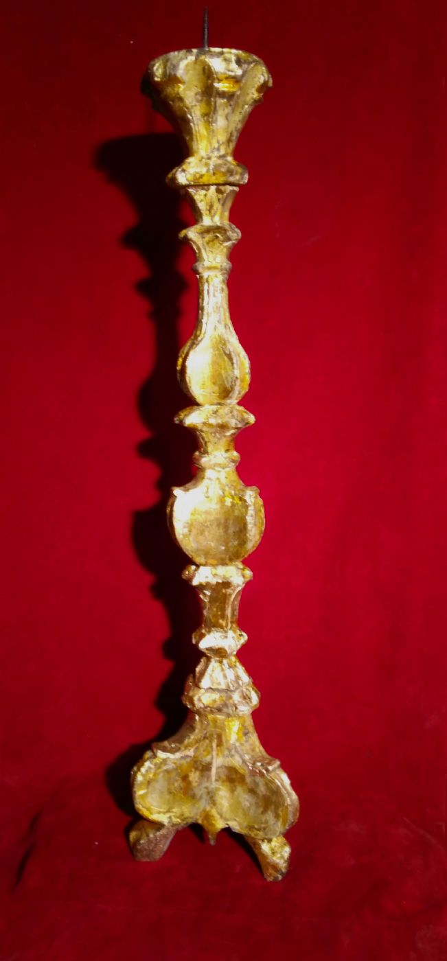 Candeliere in legno dorato mecca di forma triangolare del XVIII° sec. h. cm.64